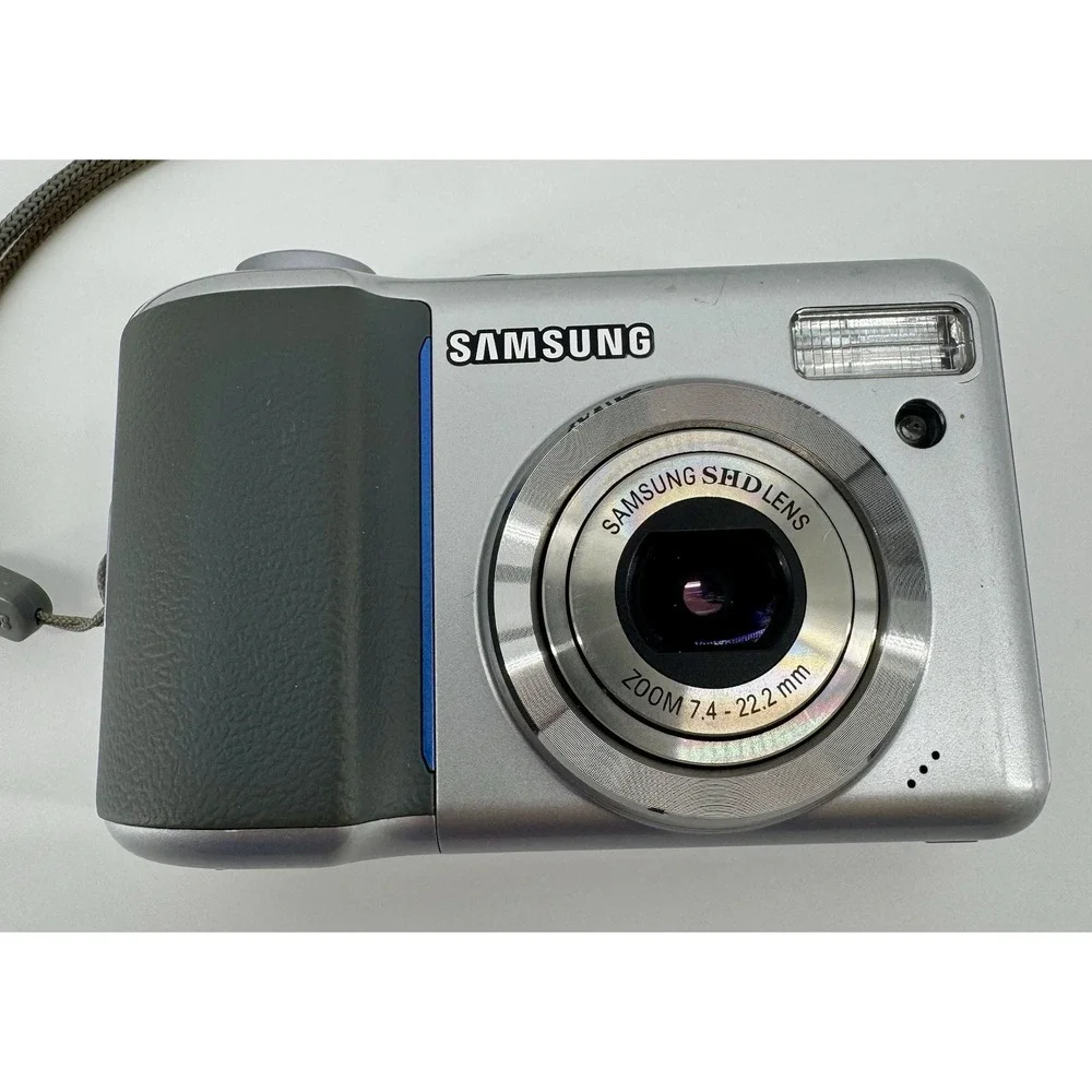 Samsung Digimax S800 8.1 Mega Pixels Digital Camera Silver Point in Original Box